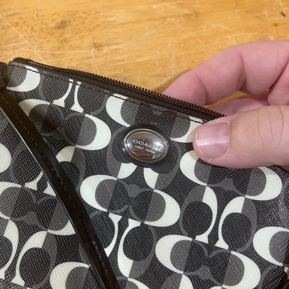 Coach Signature C‎ Wristlet Black White Grey Coated Canvas Y2K Minimalist Purse